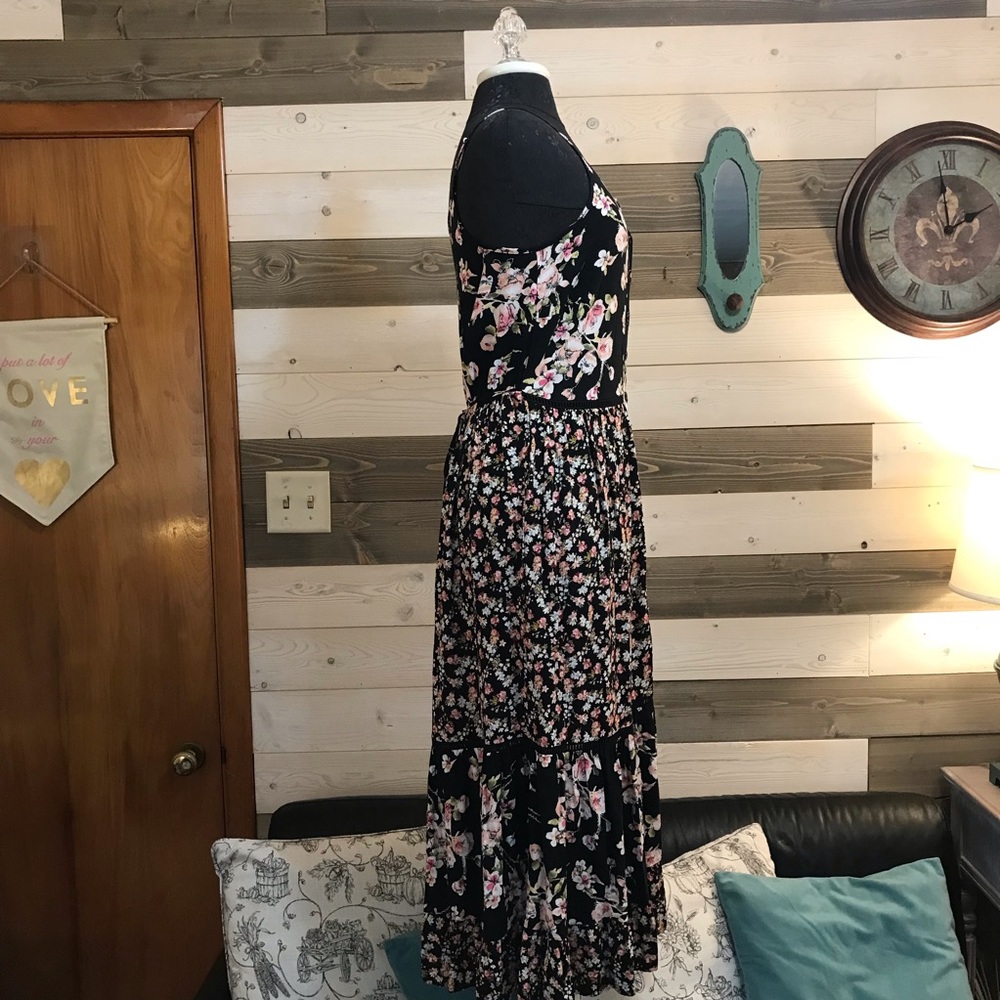 Band of Gypsies ⚜️ Head to Toe Floral Tiered Maxi Dress - Picture 5 of 10
